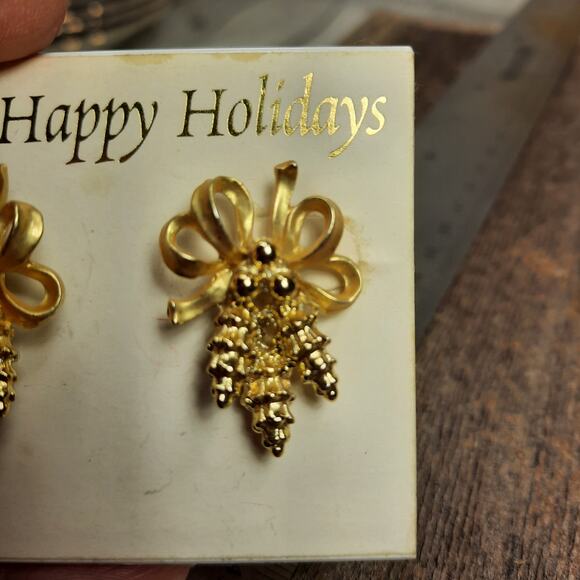 Vintage Christmas Pierced Earrings Gold Tone Bow with Pinecone Bough - Picture 5 of 14
